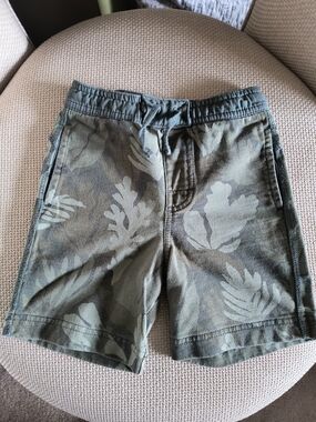 Tea Collection Olive Leaf Camo Pull-On Shorts